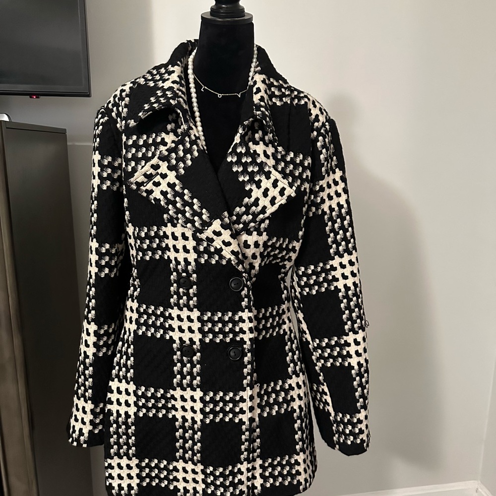 Beautiful Coat - Picture 3 of 8